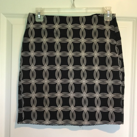 Banana Republic Dresses & Skirts - Patterned Banana Republic Skirt